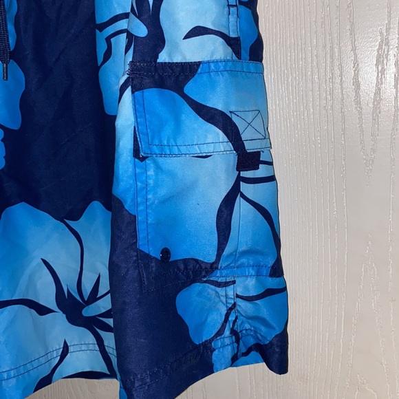 Men’s bathing suit trunks with pockets, never worn - Picture 3 of 4